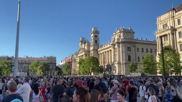 Budapest, Hungary: Protests against proposal to raise taxes in small businesses