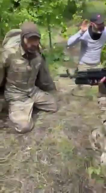 Russian forces capture Ukrainian fighters