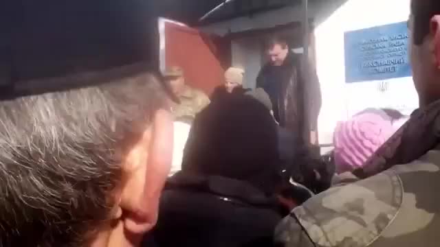 Popolo ucraino critica Zelensky