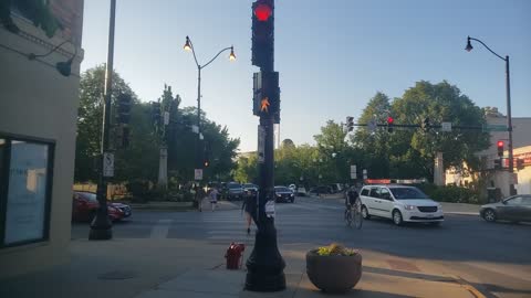 Montrose and Lincoln in Chicago's Lincoln Square Neighborhood