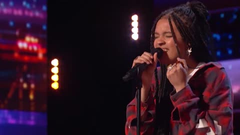Golden Buzzer : Sara James Wins Over Simon Cowell With " Lovely " by Billie Ei ...
