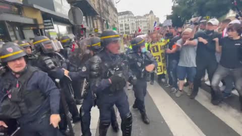 France 100ks Protestors Took To The Streets