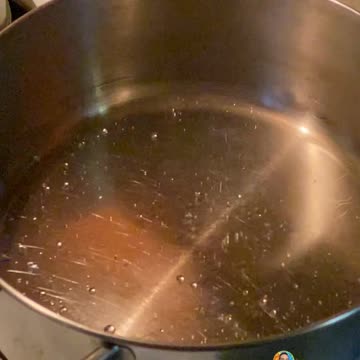 WATER DANCES AROUND A PAN!