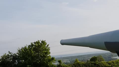 Naval artillery gun