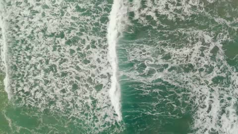 The waves are choppy and this is spectacular too