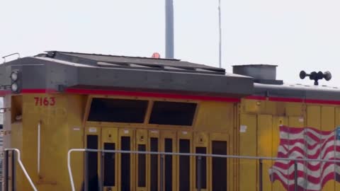 Tentative deal averts U.S. railroad shutdown Sept 15