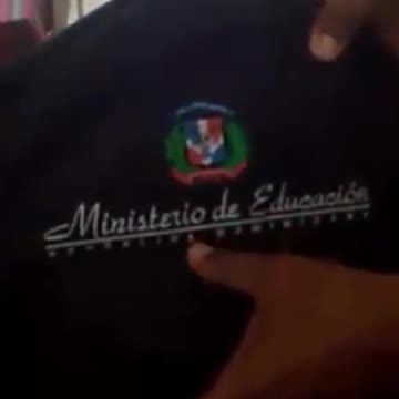 Fundación de Lucía Medina entrega mochilas del Ministerio de Educación con su nombre