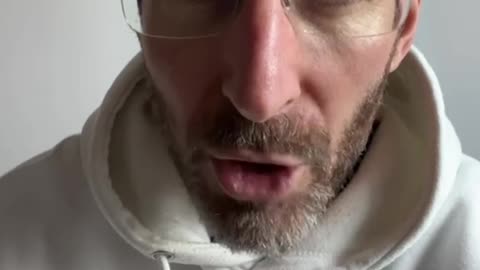 Il governo alza di tremila euro al mese lo stipendio dei ministri non eletti.