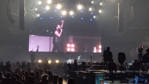 Skillet's John Cooper Preachin' It!