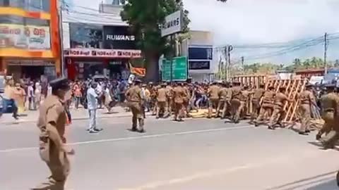 Even police can’t stop brave Sri Lankan people. Power of unity ⚠️