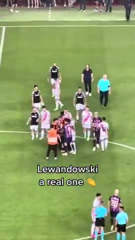 Little man got the selfie with Lewandowski 🤳 ESPN FC