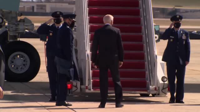 Joe Biden skills on Airforce One ramp vs Donald Trump - Come On!