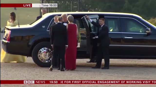 Trump “Arrives ”at Boris Johnson's Wedding
