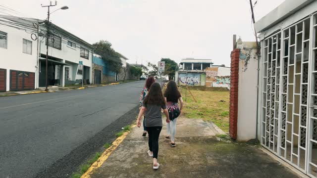 Taking the Nica Expresó Bus from Leon Nicaragua to San Jose Costa Rica | Vlog 11 October 2022