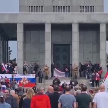 Nesmrtelný pluk v Bratislavě na Slavíně 8. května