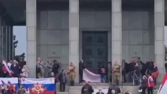 Nesmrtelný pluk v Bratislavě na Slavíně 8. května