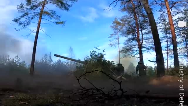 ☄ Russian artillery crews work in combat