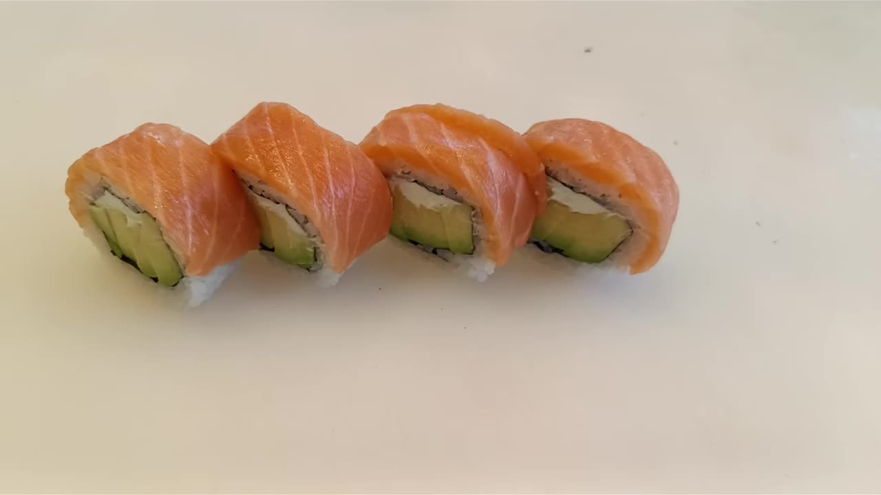 Uromak Salmon Avocado