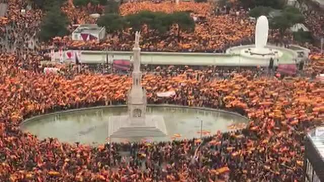 Más de medio millón de personas en Plaza de Colón y calles del entorno contra Sánchez