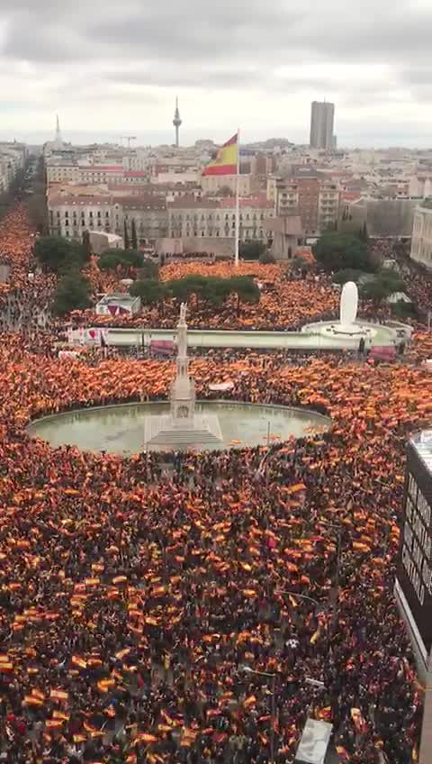 Más de medio millón de personas en Plaza de Colón y calles del entorno contra Sánchez