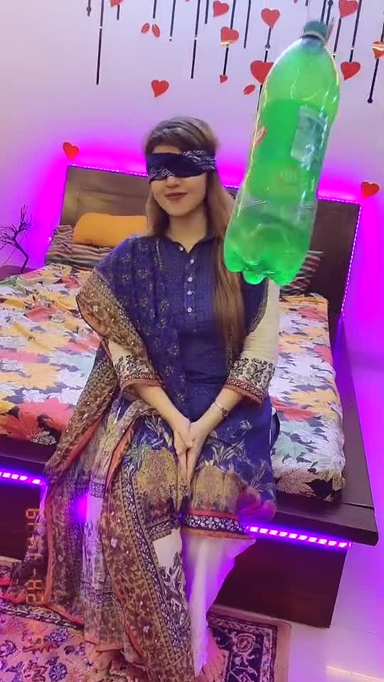 Ary Bhai o Bryani bant rhi h.Funny video of cute girl