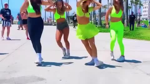 Shuffle dancers