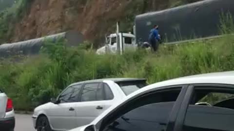 Video: Bucaramanga amaneció 'sitiada' por el paro camionero