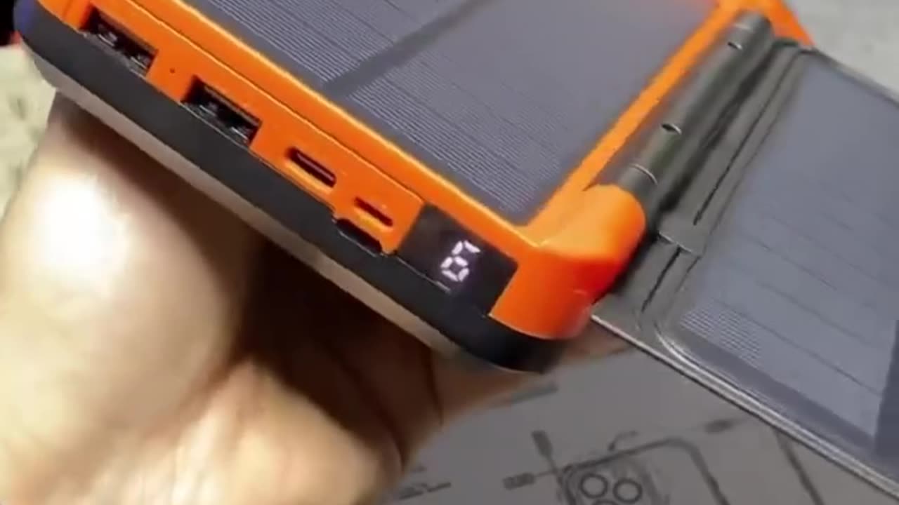 SolarCell™ - Solar Power Bank and Wireless Charger