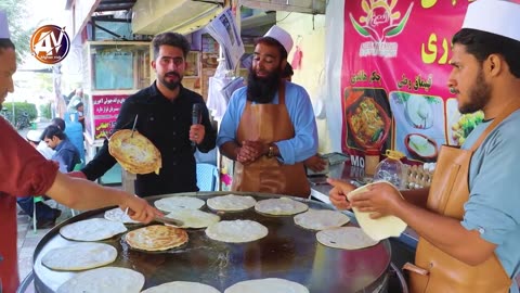 شیر و پراته که در صبحانه افغانستان میل می شود Milk and prata eaten at breakfast in Afghanistan