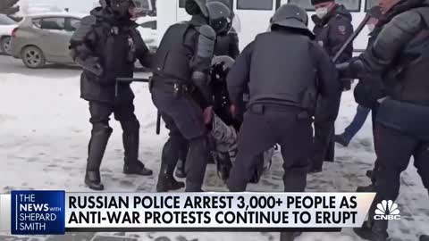 Russian police arrest thousands at anti-war protests