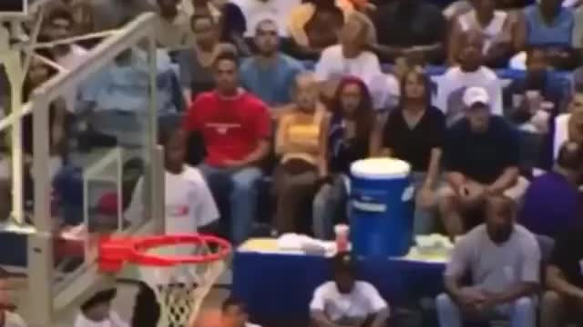 Rare Clip of Vince Carter showing off his Dunking Ability
