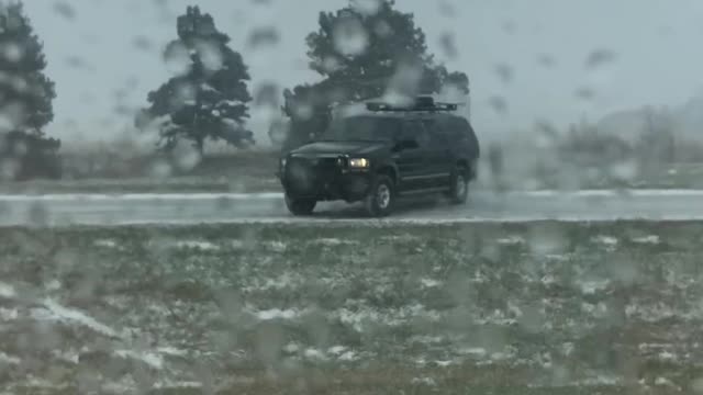 Driver Fishtails on I-80 in Snowy Conditions