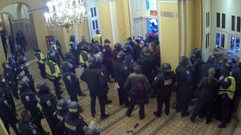 0102USCS01SenateWingDoornearS139_2021-01-06_15h58min42s667ms.mp4