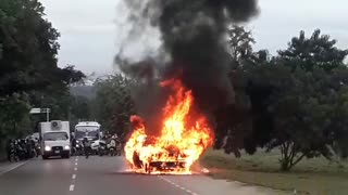 Incendio de carro de valores en subida a Turbaco