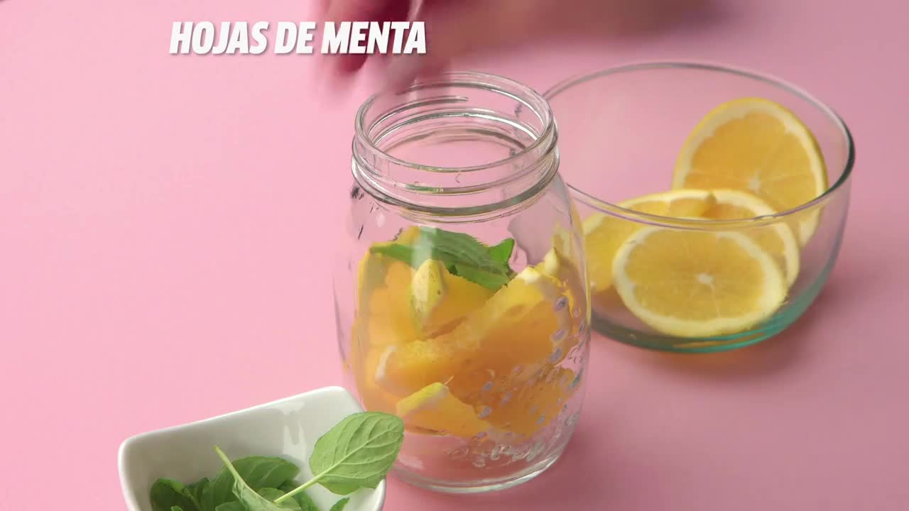 5 RECETAS DE AGUAS DETOX