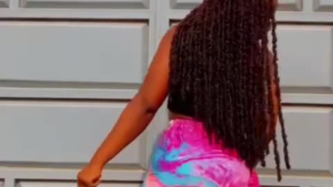 Why girls like to dance with their Azz..