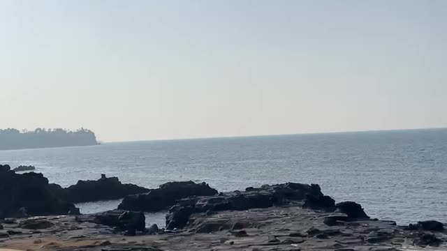 I'm driving to the beach in a car