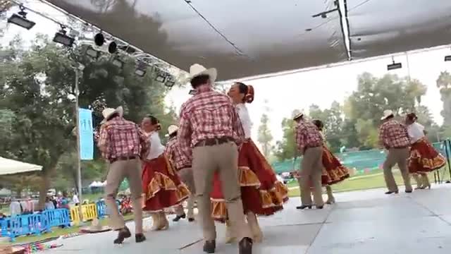 Bailando el tololoche | baile folklorico Mexicano