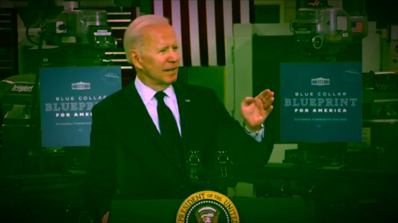 When Giving Speech About State of Economy... Biden’s brain Freezes again!!