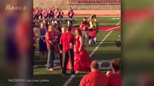 Samford University Team Sings Ed Sheeran, Helps Teammate Propose to Girlfriend