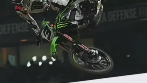 Eli Tomac whip