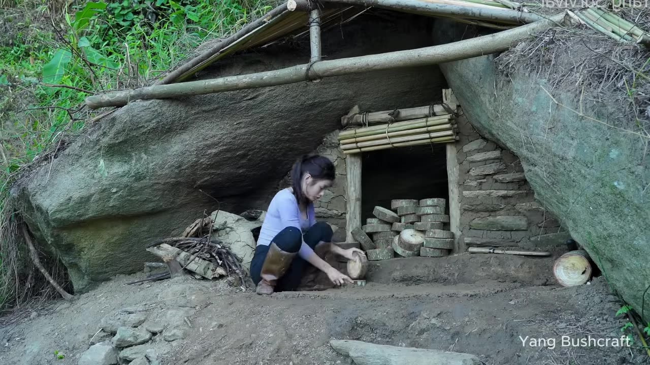 Solo girl Camping despite heavy rain - Bushcraft wilderness survival shelter