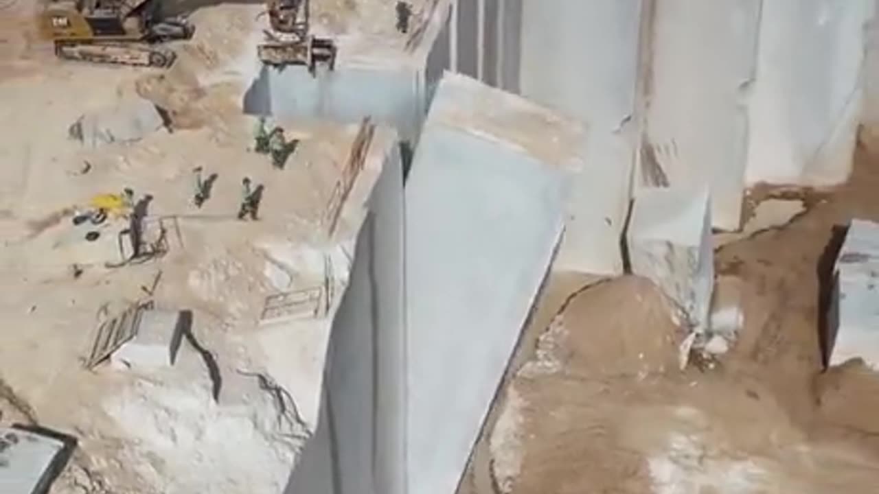 The sheer size of this quarry is incredible.