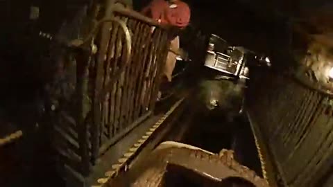 DISNEY LAND SPLASH MOUNTAIN RIDES START WAYBEFORE THE WARRING SEQUENCE