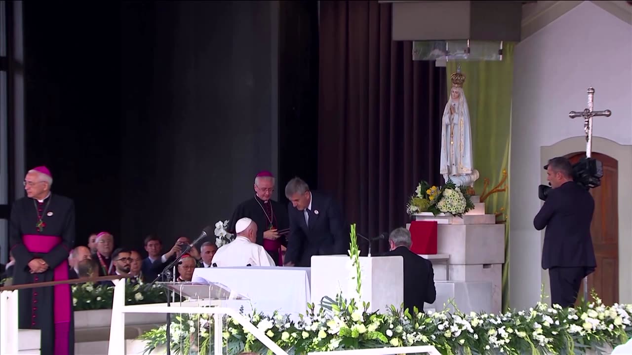 Pope Francis visits Portugal's Fatima shrine