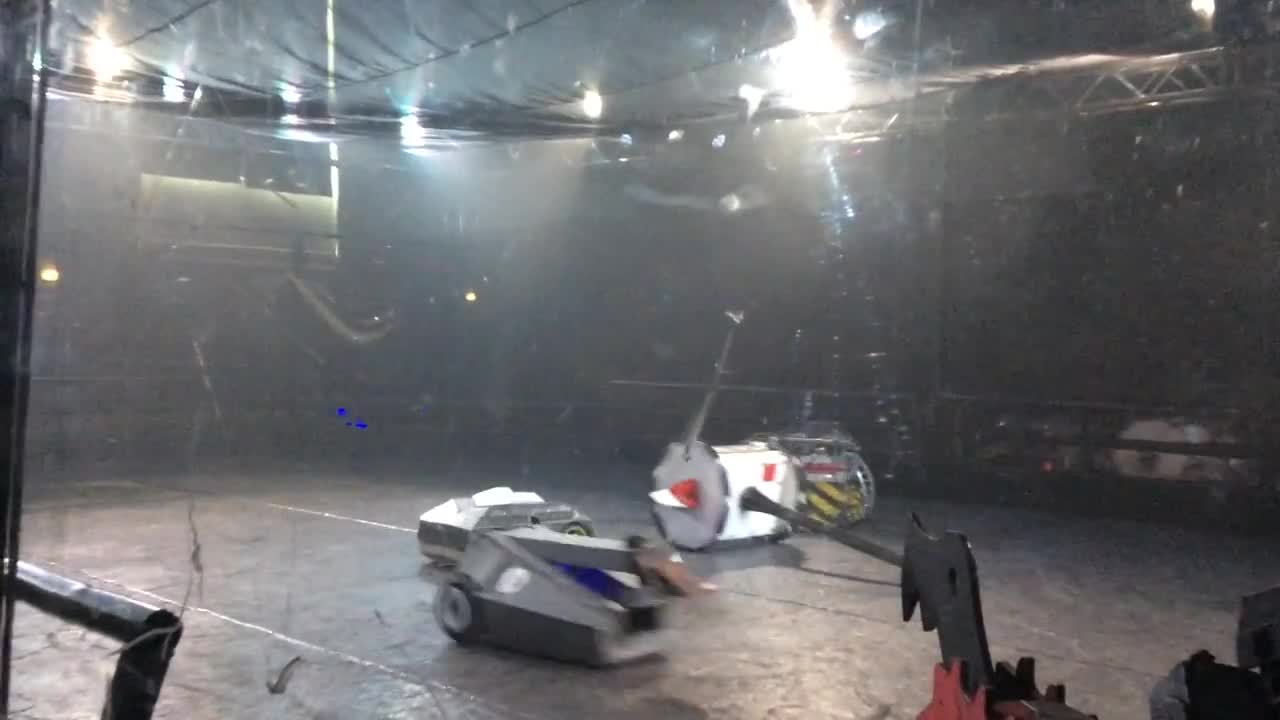 Extreme Robots Guildford 2017: Behemoth Vs Meggamouse Vs Saint Vs Atom Vs Dozer