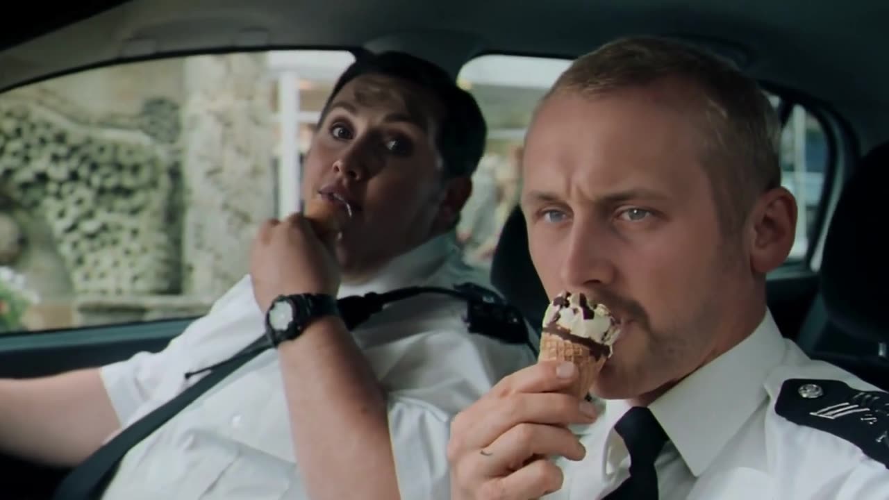 Hot Fuzz 02 - Matt & Blonde Eat Ice Cream