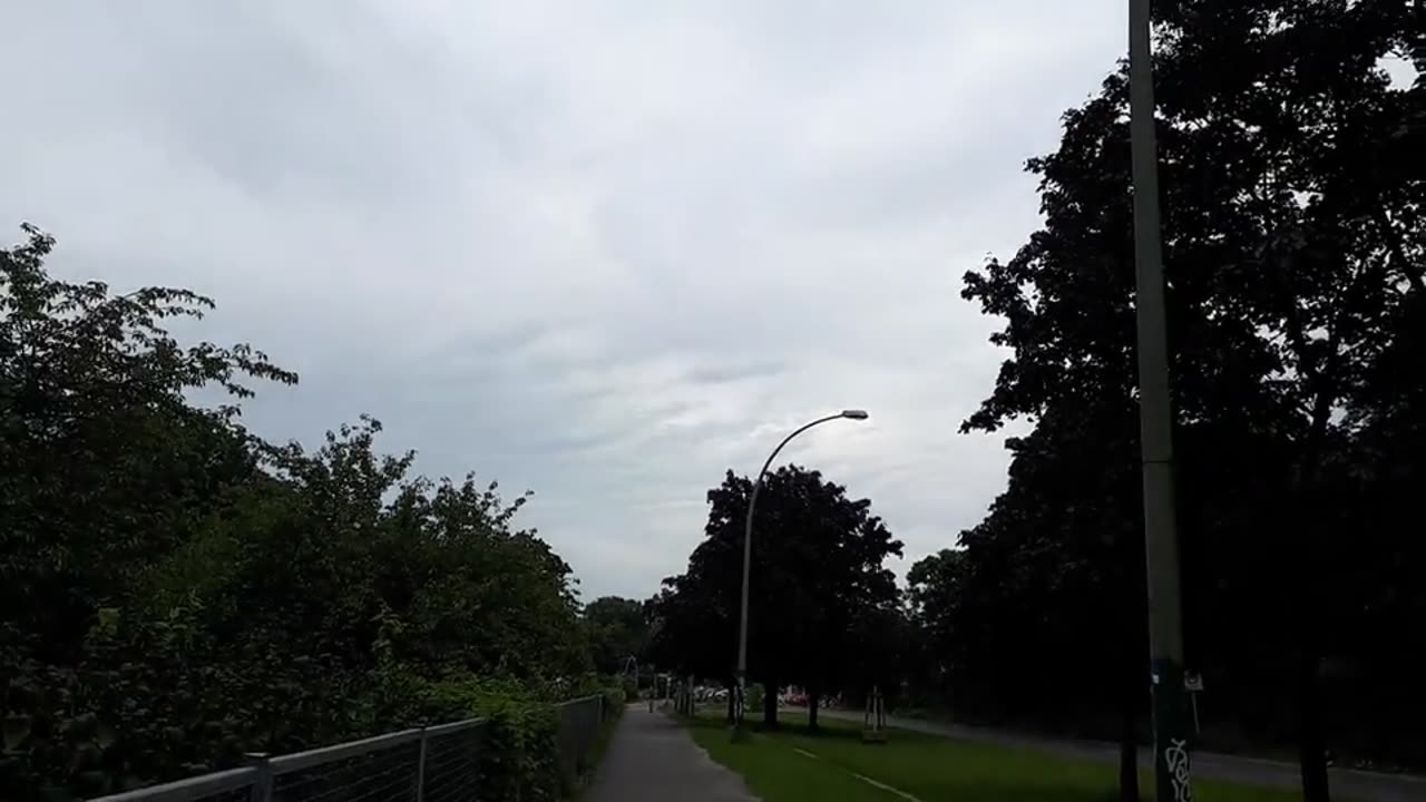 Himmel in Berlin am 12.08.2023 um 13:30 Uhr
