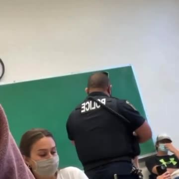 Student dragged out of classroom for not wearing mask in University of Tennessee