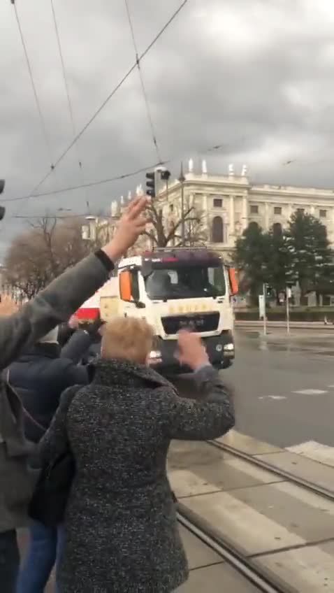 Freedom Convoy arrives in Vienna